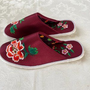 Women's New Handmade Embroidered Floral Indoor Slippers  Size 7.5 or Size 8